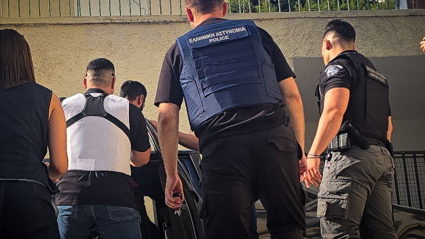 Δολοφονία 42χρονης στη Σύρο: Δεν ασκήθηκαν διώξεις - Εισαγγελική εντολή για αναπαράσταση στο σπίτι