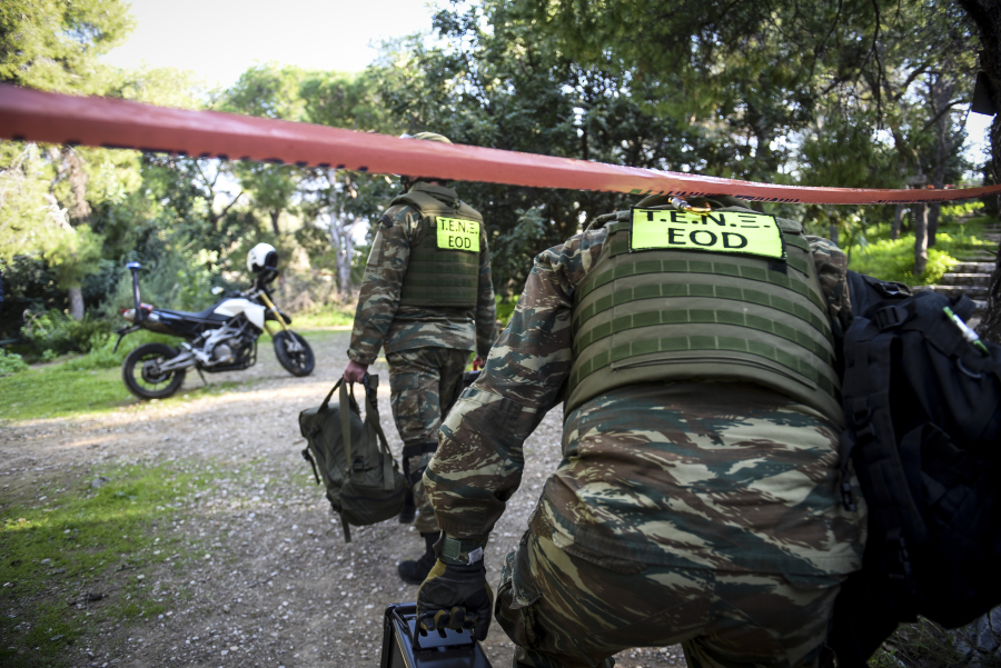 Ιωάννινα: Βρήκαν πέντε ολμούς του Β΄ Παγκοσμίου Πολέμου σε κάδο ανακύκλωσης
