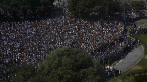 Βαρκελώνη: «Δεν φοβόμαστε» φωνάζει το πλήθος