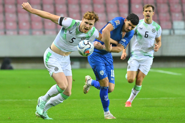 Nations League: Με μαύρο περιβραχιόνιο για τους νεκρούς της Γάζας και σκυμμένα κεφάλια, η Ιρλανδία κέρδισε 3-0 το Ισραήλ
