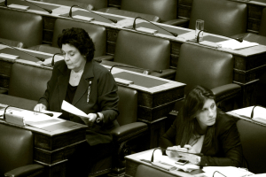 Πηγές ΚΚΕ κατά Κωνσταντοπούλου: Από το χρυσαυγίτικο «ανθολόγιο» οι συκοφαντίες της