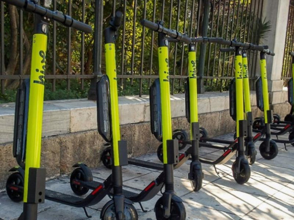 Τραγωδία στο Παρίσι: Νεκρός 25χρονος με ηλεκτρικό πατίνι - Συγκρούσθηκε με φορτηγό