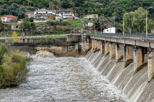 Η Ήπειρος στο έλεος της κακοκαιρίας- Μηνύματα «112», κατολισθήσεις, δρόμοι - ποτάμια (Εικόνες και Βίντεο)