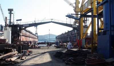 Με τη στήριξη της πολιτείας συνεχίζουν τη λειτουργία τους τα Ναυπηγεία Νεωρίου Σύρου