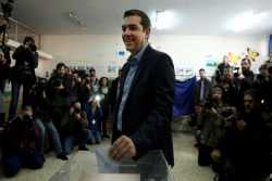 Ο Αλ. Τσίπρας "μαδάει την μαργαρίτα" για τις εκλογές