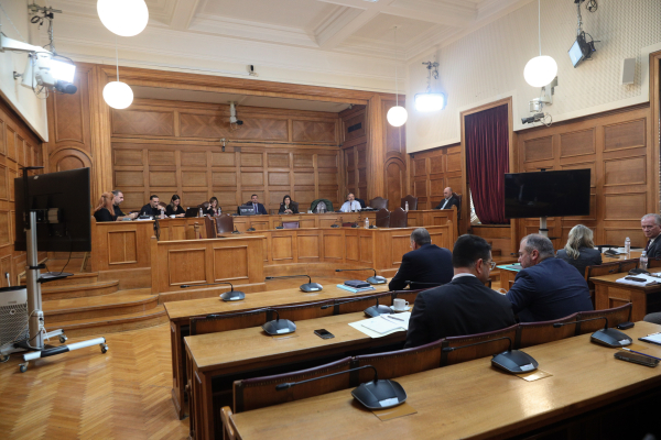 «Σκάνδαλο με συμμετοχή αξιωματούχων, στελεχών του ΟΠΕΚΕΠΕ, με ψευτοαγρότες και απατεώνες»