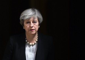 Μέι: Συνεχίζονται οι έρευνες για την εμπλοκή ατόμων στην επίθεση στο Μάντσεστερ