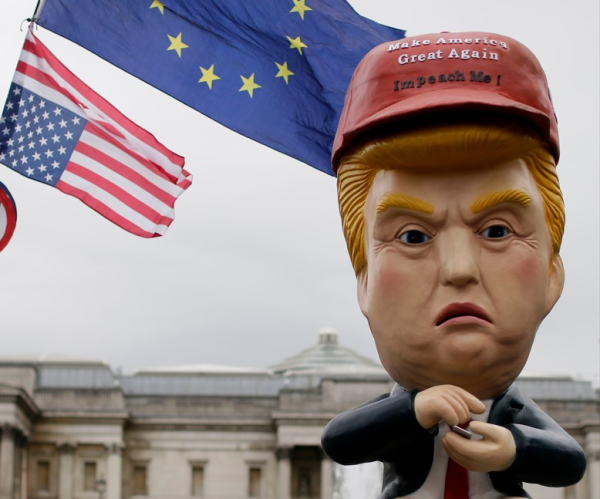 Ο Τραμπ θέλει να καταστρέψει την ΕΕ και να την ξαναχτίσει στα μέτρα του