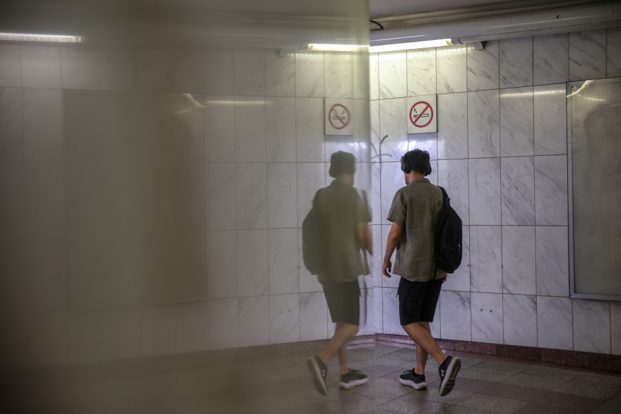 New Poll Shows Most Greeks Fear for Economy, See Wrong Direction Ahead