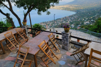 Πάσχα 2025: Οι πιο ακριβοί και οι πιο φτηνοί προορισμοί στην Ελλάδα - Το «μυστικό» για την Κέρκυρα