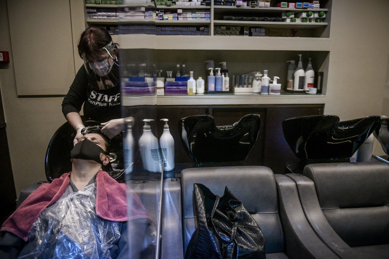 Ανοιχτά κομμωτήρια, κουρεία και κέντρα αισθητικής, το SMS στο 13033