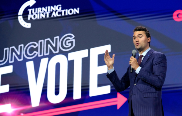 Τσάρλι Κερκ: Τι έλεγε στα podcasts για μετανάστες, ΛΟΑΤΚΙ+, Αφροαμερικανούς - Η ερώτηση πριν τη δολοφονία