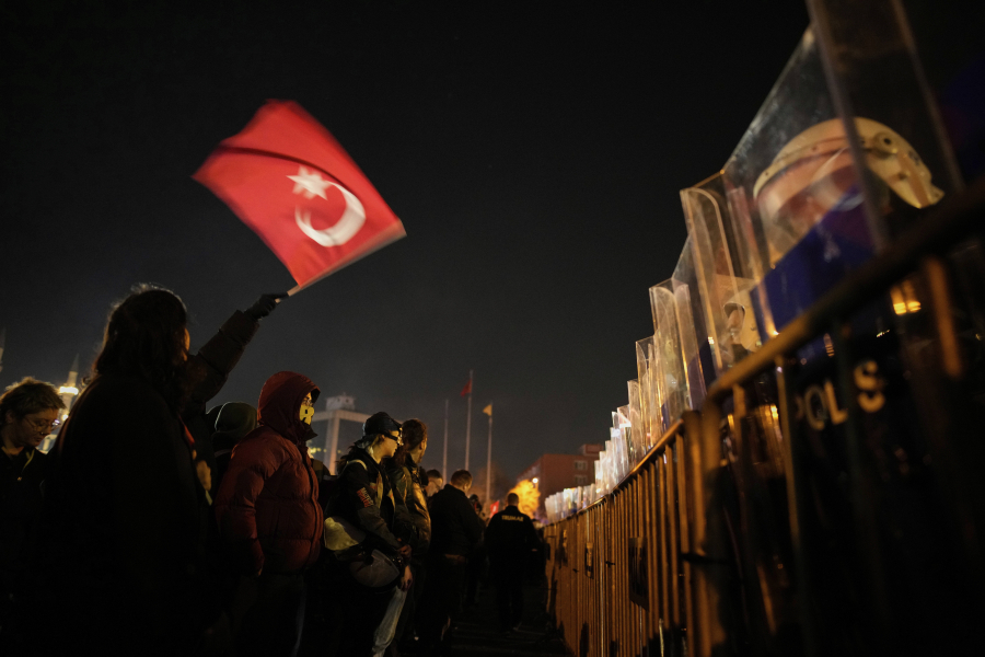 Σε «τεντωμένο σχοινί» η κατάσταση στην Τουρκία - Εισαγγελείς ζητούν την προφυλάκιση του Ιμάμογλου