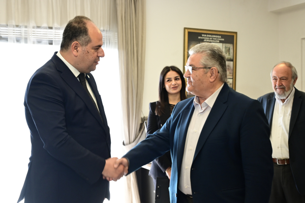 «Μαζί για τη λευτεριά της Παλαιστίνης»: Συνάντηση Κουτσούμπα με τον πρέσβη της Παλαιστίνης