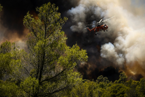 Φωτιά τώρα στη Κοζάνη, ξεκίνησαν ρίψεις από εναέρια μέσα