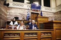 Για «νεοφιλελεύθερους δράκους» κάνει λόγο ο Χατζηδάκης υπεραμυνόμενος του νομοσχεδίου για αιγιαλούς