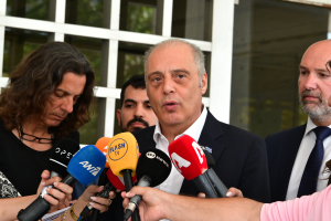 «Ασίστ» Βελόπουλου στο Μαξίμου για τις καταγγελίες Άδωνι κατά Τσίπρα