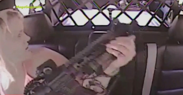 ΗΠΑ: Κρατούμενη άρπαξε όπλο μέσα στο περιπολικό και πυροβόλησε αστυνομικούς -Βίντεο ντοκουμέντο