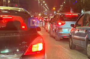 Μεσογείων: Καραμπόλα τεσσάρων αυτοκινήτων - Κυκλοφοριακό κομφούζιο