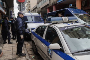 Θρίλερ στην Κυψέλη: Ανθρώπινα μέλη εντοπίστηκαν μέσα σε βαλίτσα σε εγκαταλελειμμένο κτίριο