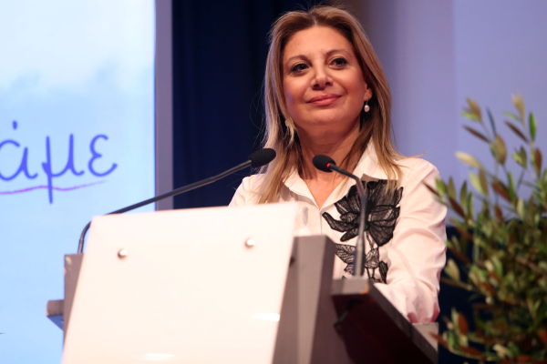 Καρυστιανού: Γιατί η Κομισιόν συνεχίζει να καλύπτει την κυβέρνηση Μητσοτάκη;