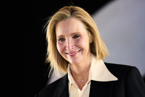 Η Λίζα Κούντροου μιλά για τοξική αρρενωπότητα στα «Φιλαράκια»: «Συζήταγαν τις φαντασιώσεις τους για την Άνιστον και την Κόξ»