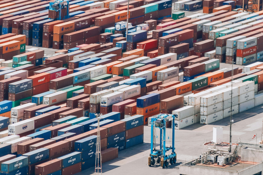 Νομοθετικό «δώρο» για λίγους η εξαίρεση των Trusts από τις δημόσιες προτάσεις, η επέκταση της ΔΕΗ στην Κροατία, τα 16,4 εκατ. ευρώ για την συντήρηση των ΕΑΣ και η προσφυγή των Air France και KLM για τα τέλη του ΔΑΑ