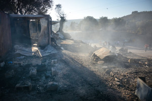 ΣΥΡΙΖΑ για φωτιά στη Μόρια: Εγκληματικές ευθύνες Μητσοτάκη - Μηταράκη