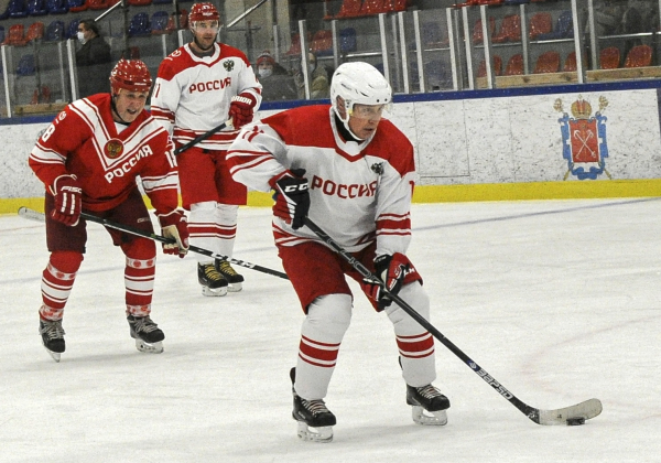 Daily Mail: Απουσία Πούτιν από τον ετήσιο αγώνα χόκεϊ επί πάγου, νέες φήμες για την υγεία του