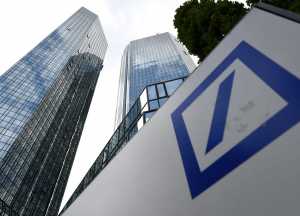 Bloomberg: Οι ΗΠΑ επιβάλουν πρόστιμα στην Deutsche Bank