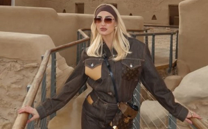 Βόλτα με αερόστατο για την Τούνη και το σύντροφό της στη Σαουδική Αραβία