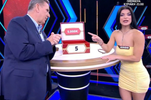«Deal»: Η Ανθή έπαιξε... μπάλα και τον τραπεζίτη και έφυγε με 12.000 ευρώ (Βίντεο)