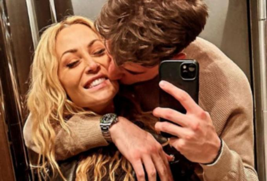 Χριστούγεννα στη Βιέννη για Φώτη Ιωαννίδη και Ελένη Βουλγαράκη - Η τρυφερή πόζα