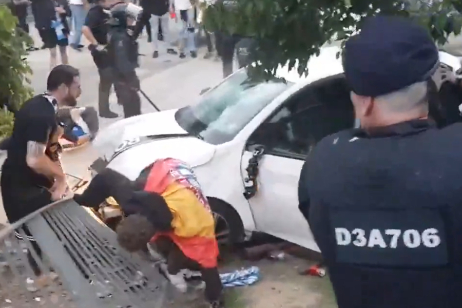 Χάος στην Ισπανία: Αυτοκίνητο έπεσε σε οπαδούς έξω από το στάδιο της Εσπανιόλ (Βίντεο)