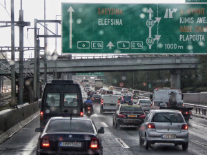 Κίνηση τώρα: Στο «κόκκινο» η Αττική Οδός μετά από καραμπόλα, 30λεπτη καθυστέρηση προς Ελευσίνα