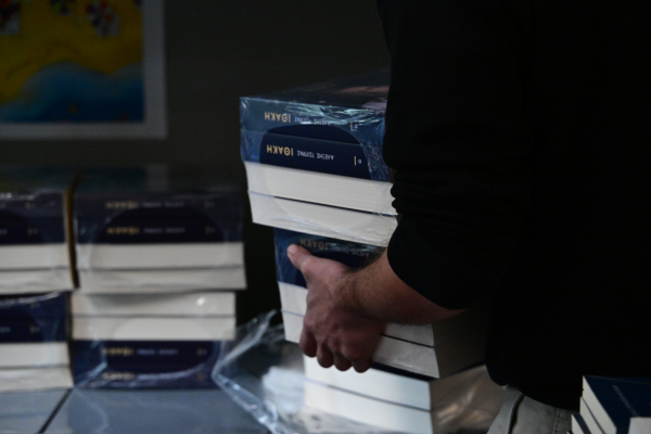 Ένα best seller στην Ελλάδα φθάνει τα 5.000 αντίτυπα, η «Ιθάκη» πούλησε πάνω από 30.000 σε λίγες ώρες