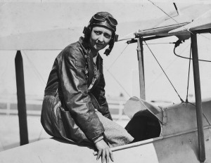 Maude Lores Bonney: Η Google τιμά την πρώτη γυναίκα πιλότο που πέταξε μόνη από την Αυστραλία στην Αγγλία