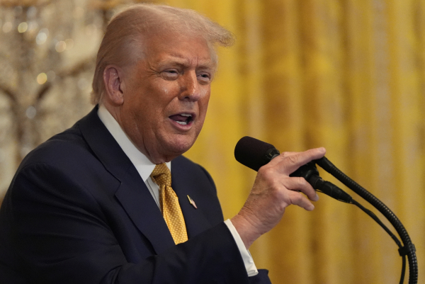 Κοντά σε εμπορική συμφωνία με τις ΗΠΑ η ΕΕ – Δασμοί 15% στο τραπέζι για αποτροπή σκληρότερων μέτρων από τον Τραμπ