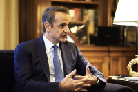 Τα συλλυπητήρια Μητσοτάκη για την απώλεια του αστυνομικού που χτυπήθηκε από φωτοβολίδα στου Ρέντη