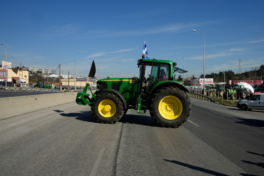 ΟΠΕΚΕΠΕ: Αγώνας δρόμου να «φρενάρουν» τα μπλόκα των αγροτών: Πληρωμές από την Παρασκευή 28/11, οι δικαιούχοι