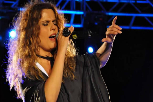 Σε χειρουργική επέμβαση υποβλήθηκε η Ελένη Τσαλιγοπούλου (pic)