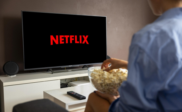 H νέα σειρά του Netflix που έκανε το καλύτερο άνοιγμα της χρονιάς και έγινε το νέο μας κόλλημα