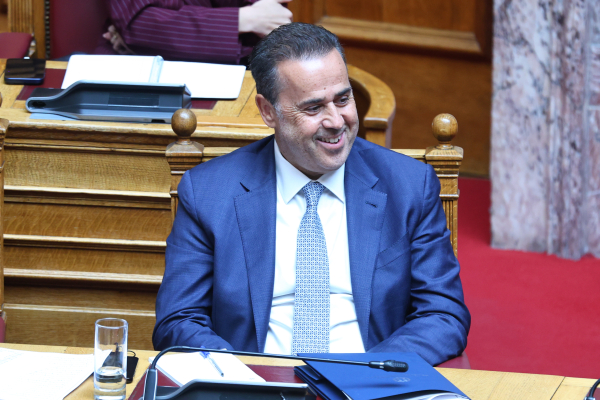 Βουλή: Υπερψηφίστηκε το νομοσχέδιο του υπουργείου Περιβάλλοντος για τις Ανανεώσιμες Πηγές Ενέργειας