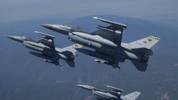 Αιγαίο: 40 τουρκικές παραβιάσεις και 16 εικονικές αερομαχίες