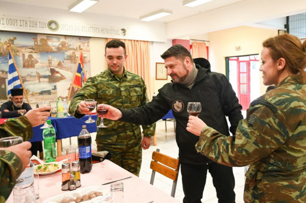 Χαρδαλιάς: «Ευχές ευγνωμοσύνης σε εκείνους κι εκείνες που τέτοιες μέρες βρίσκονται μακριά από το σπίτι τους»