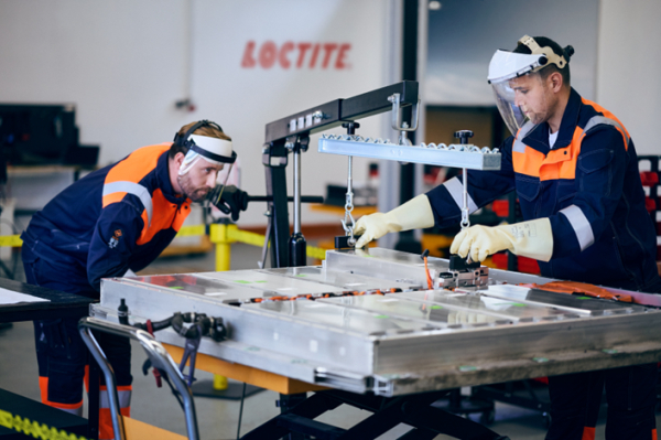 Η Henkel παρουσιάζει ένα καινοτόμο χαρτοφυλάκιο λύσεων επισκευής για τον κλάδο της ηλεκτροκίνησης