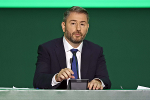 Ανδρουλάκης: «Το χάρισμα να σερβίρω ψέματα με πλατύ χαμόγελο δεν το έχω» – Στόχος η πρωτιά, αιχμές κατά Τσίπρα