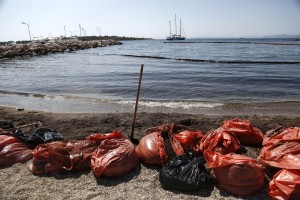 Η κατάσταση με το μαζούτ σε μία προς μία τις παραλίες της Αττικής
