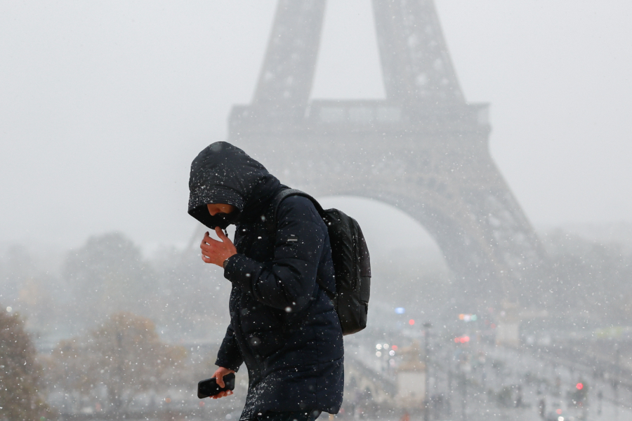Γαλλία: Χιονοθύελλα πλήττει το Παρίσι - Καθυστερήσεις στο αεροδρόμιο Σαρλ ντε Γκολ