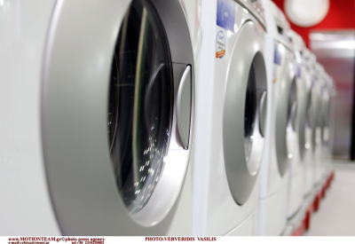 Έρχονται νέες συστάσεις στους Ιταλούς για εξοικονόμηση ενέργειας: Γρήγορα ντους και πλυντήριο μόνο όταν γεμίσει!